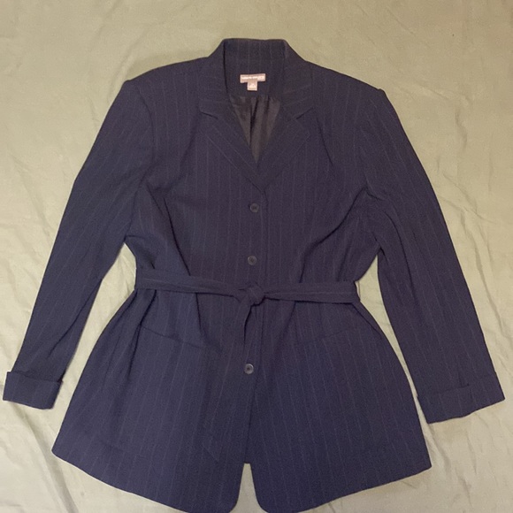 Valerie Stephens woman navy pinstripe suit - Picture 1 of 11